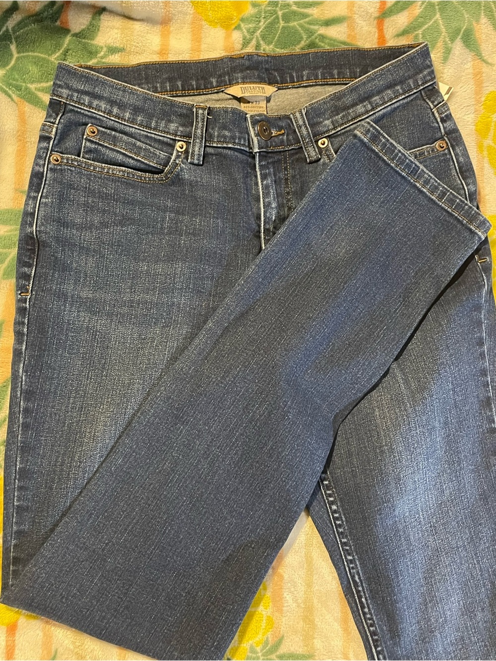 Duluth Trading Co Straight Leg Jeans in Dark Blue Denim